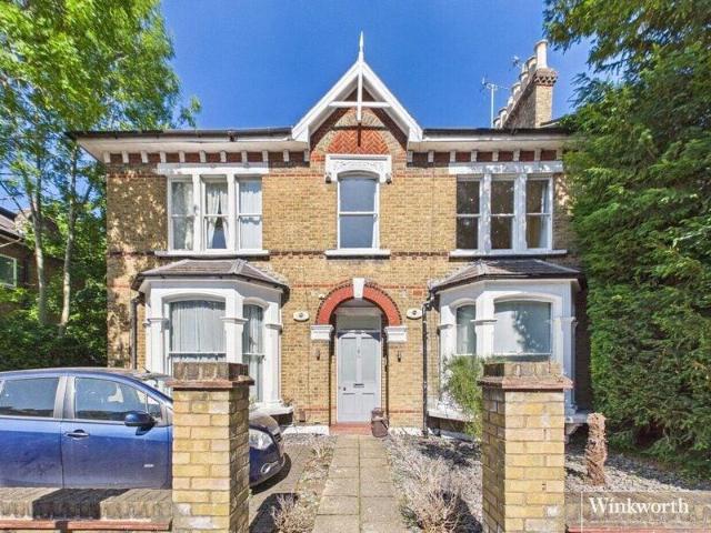 Apartment for sale in Cat Hill, England