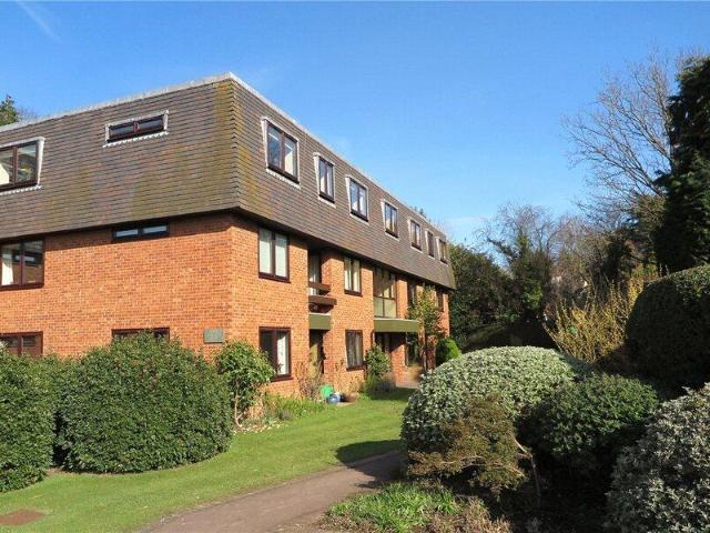 Apartment for sale in Surrey, England