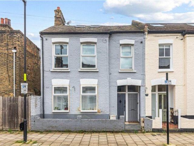 Apartment for sale in Cat Hill, England