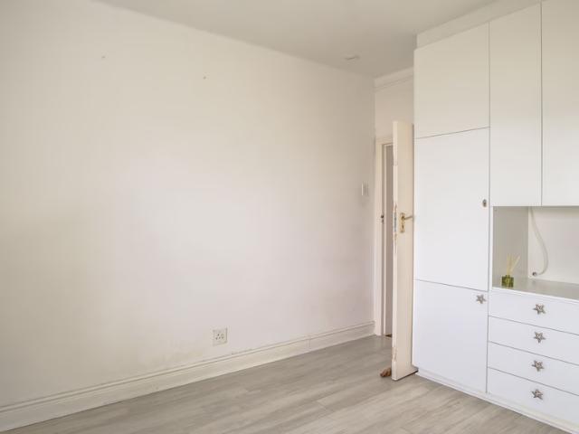 Apartment for rent in Bantry Bay, Cape Town