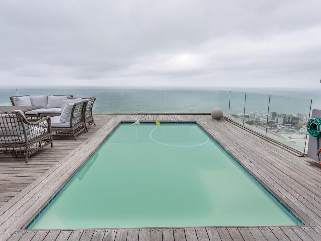 Apartment for rent in Bantry Bay, Cape Town