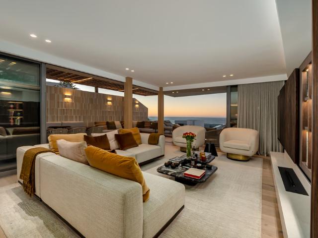 Apartment for rent in Bantry Bay, Cape Town