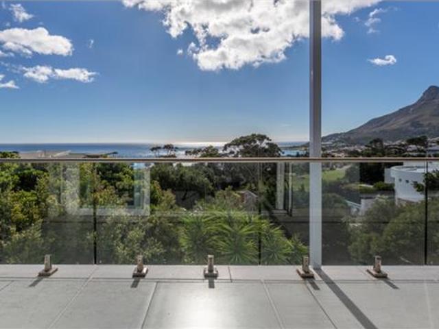 Apartment for rent in Camps Bay, Cape Town