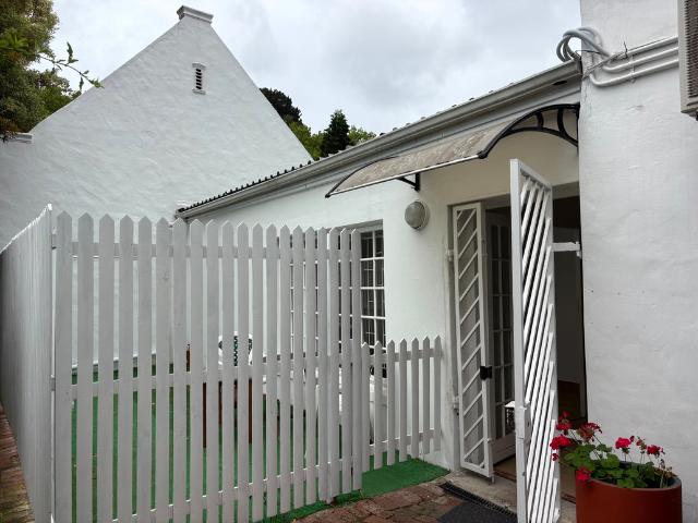Apartment for rent in High Constantia, Cape Town