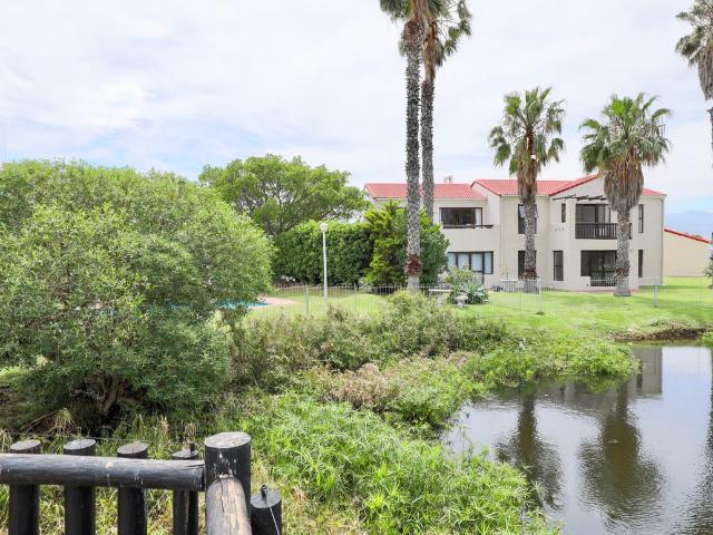 Apartment for rent in Die Vlakte, Strand
