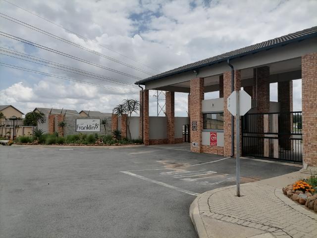 Apartment for rent in Noordwyk, City of Johannesburg Metropolitan Municipality