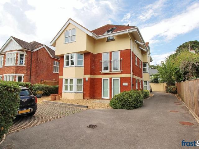 Flat for rent in Canford Cliffs, Poole