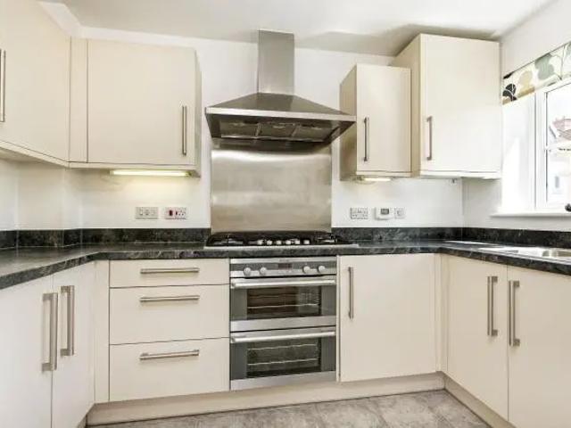 Apartment for rent in Stockwell Park, Greater London