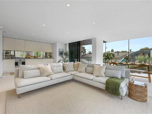 Flat for rent in Chalk Farm, Cat Hill