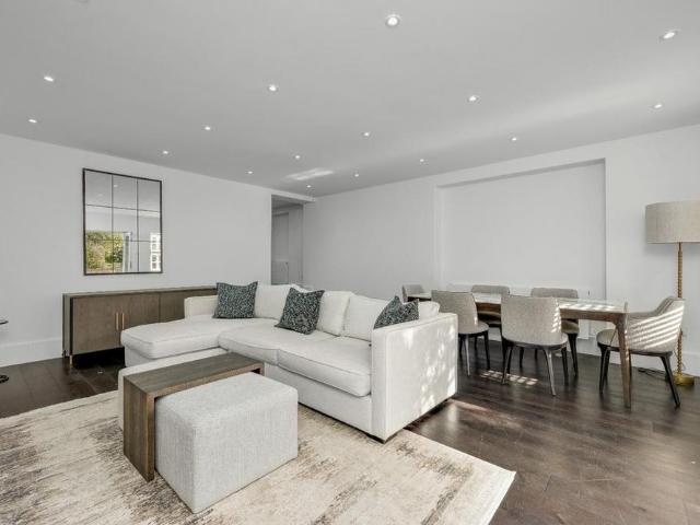 Apartment for rent in Esher, Elmbridge