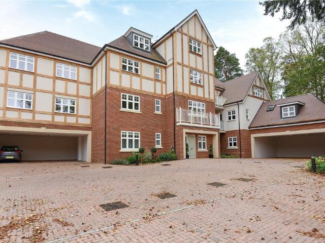 Flat for rent in Sunningdale