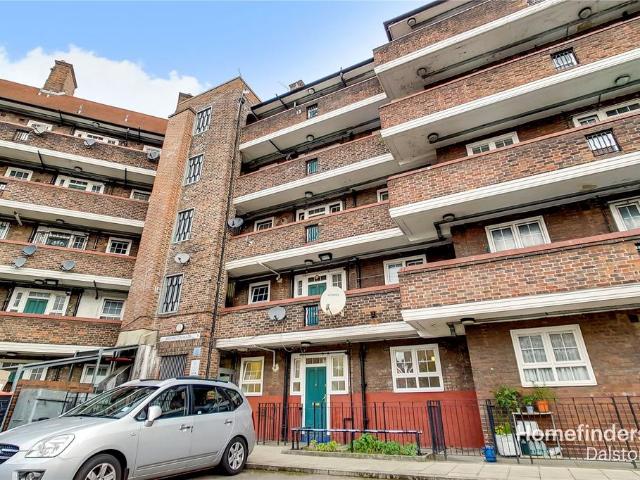 Flat for rent in Shacklewell, Greater London