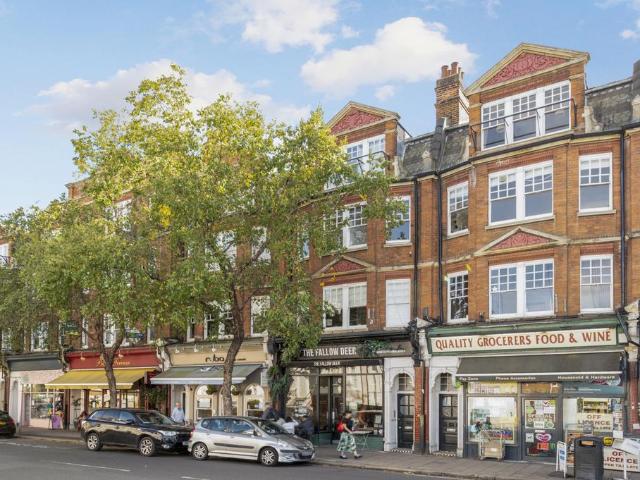 Flat for rent in London Borough of Richmond upon Thames, Greater London