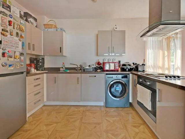 Apartment for rent in Greenland Place, Greater London