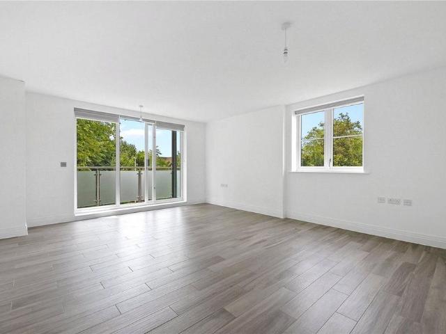 Apartment for rent in Northwood, Greater London