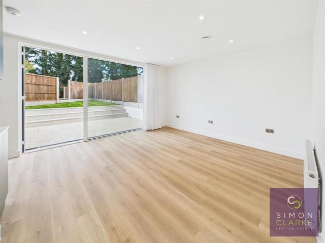 Apartment for rent in Brunswick Park, Greater London