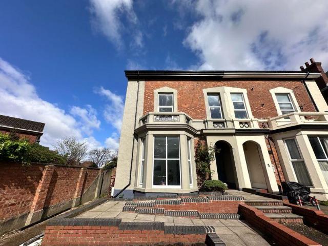 Flat for rent in Southport, Sefton