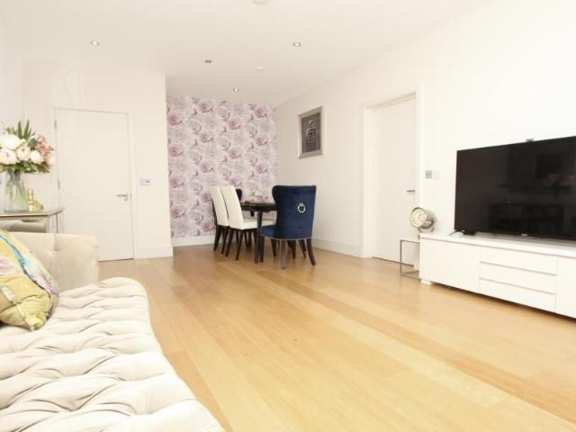 Apartment for rent in Northwood, Greater London
