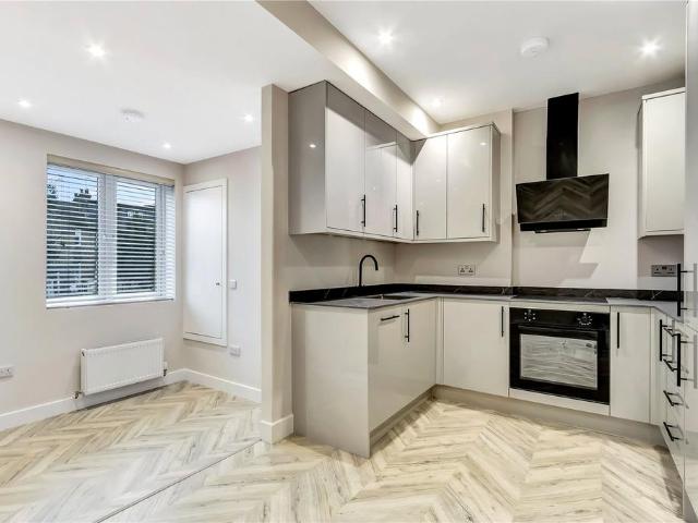 Flat for rent in New Southgate, Greater London