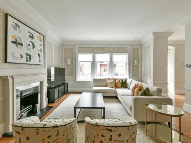 Apartment for rent in Mayfair, Greater London