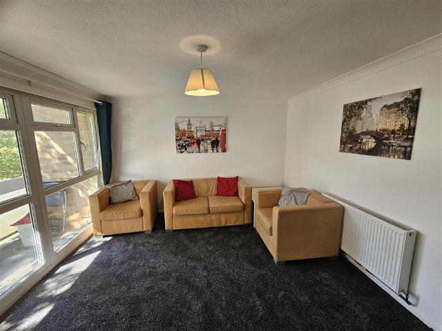 Flat for rent in Hales Place, The Bridge