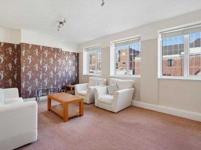 Apartment for rent in Beaconsfield New Town, Knotty Green
