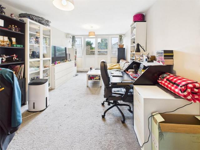 Apartment for rent in Whitton, Greater London