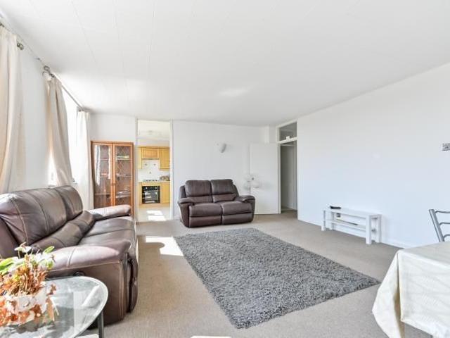 Apartment for rent in Blackhills, Surrey