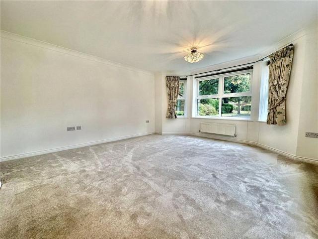 Apartment for rent in Branksome Chine, Branksome Park