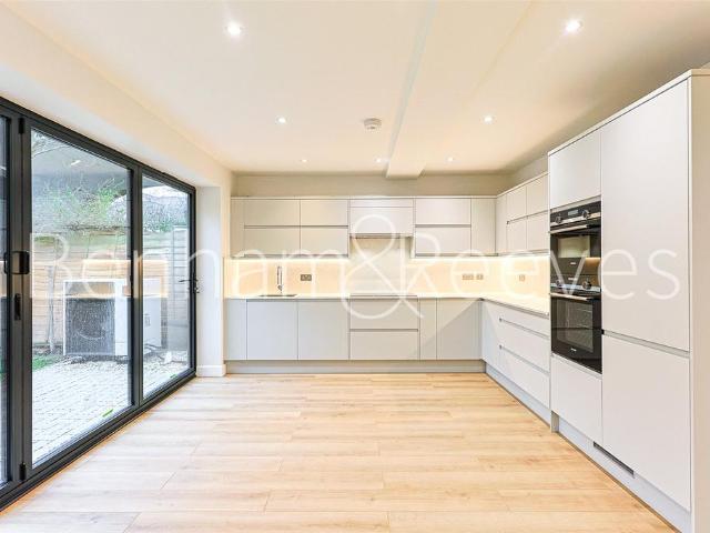 Flat for rent in Putney, Greater London