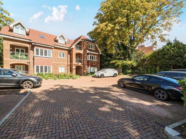 Flat for rent in London Borough of Croydon, Purley