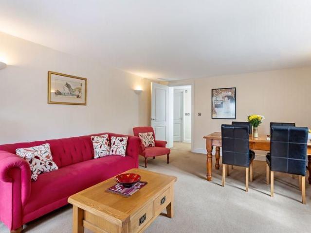 Apartment for rent in Albury, Westborough