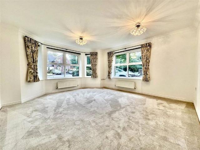 Apartment for rent in Branksome Chine, Branksome Park