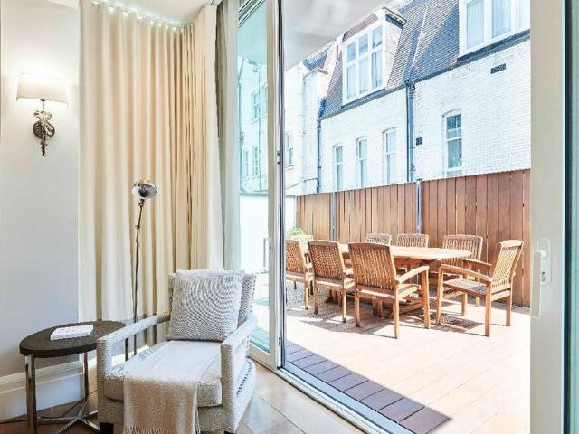 Apartment for rent in Mayfair, Greater London