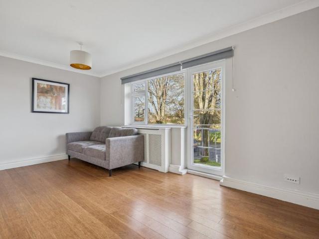 Apartment for rent in Penn, Knotty Green