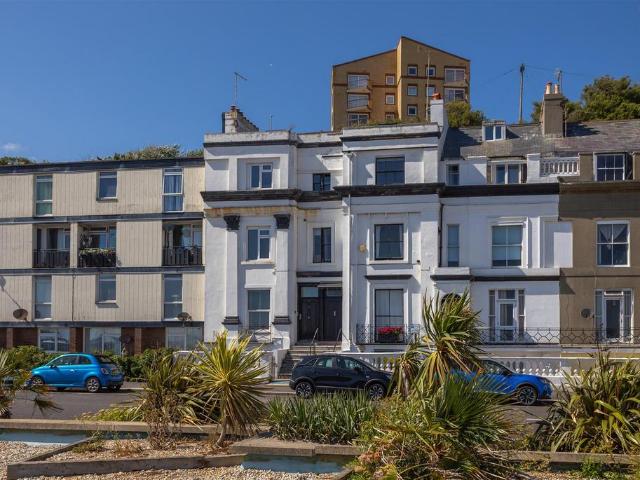Flat for rent in Bohemia, Guestling Green