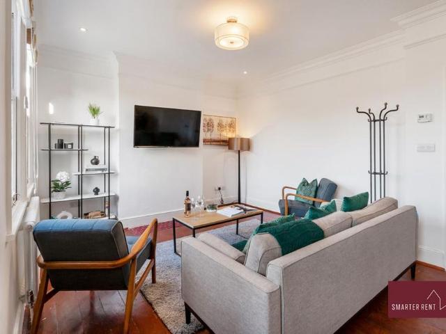 Apartment for rent in London Borough of Richmond upon Thames, Greater London