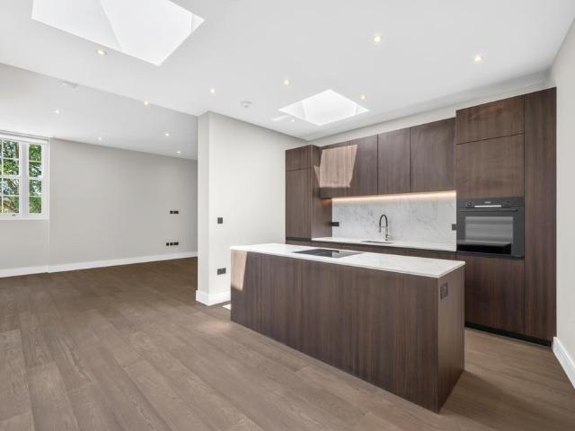 Flat for rent in London Borough of Merton, Greater London