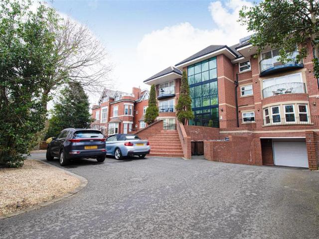 Flat for rent in Meols Cop, Southport