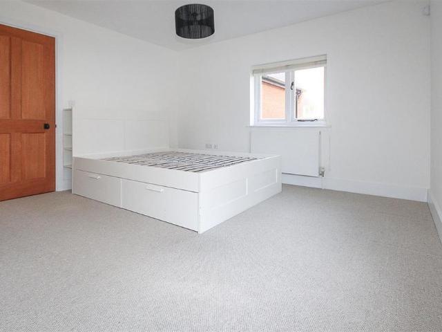 Apartment for rent in Navestock Side, Essex