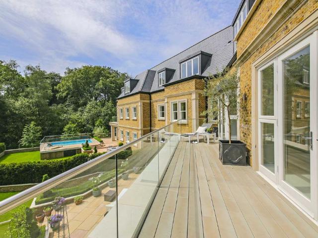 Flat for rent in Hadley Wood, Greater London