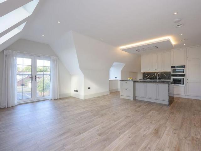 Apartment for rent in Lower Green Esher, Blackhills
