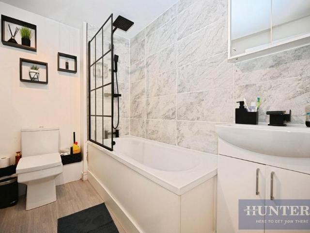 Apartment for rent in Apperley Bridge, West Yorkshire