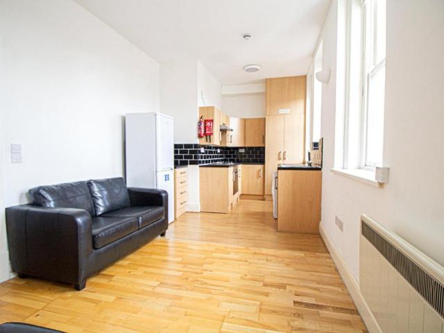 Flat for rent in Hyde Park, West Yorkshire