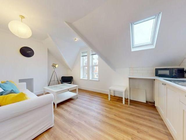 Apartment for rent in Plasnewydd, Falcon Lodge