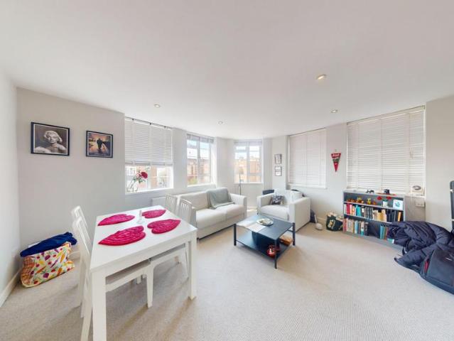 Flat for rent in St. John's Wood, Greater London