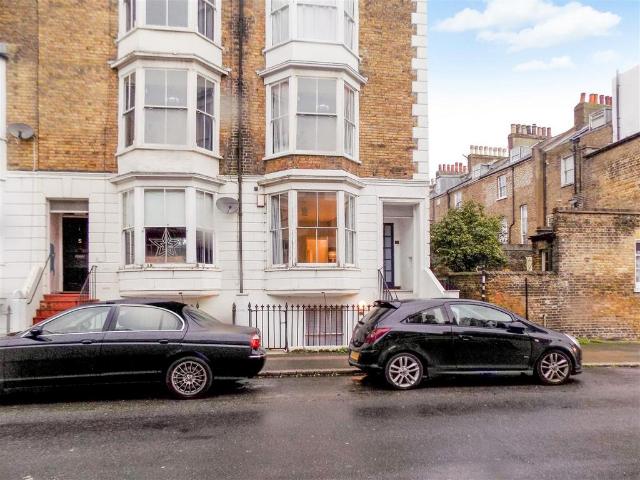 Flat for rent in West Cliff, Acol