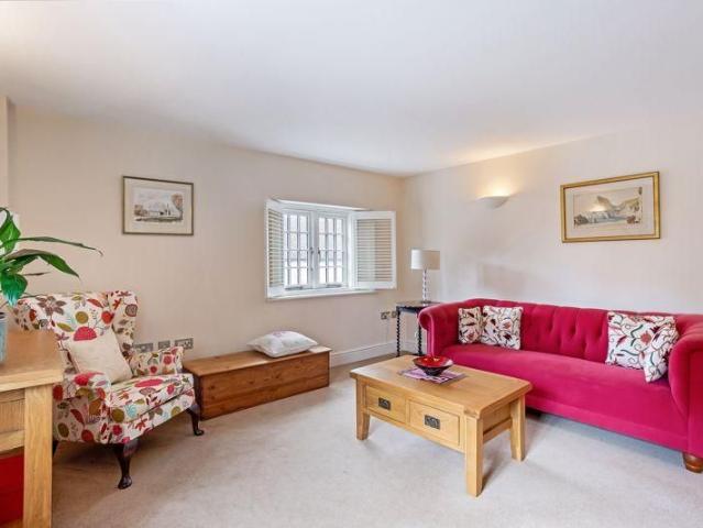 Apartment for rent in Albury, Westborough