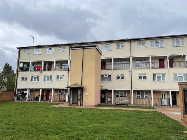 Apartment for rent in London Borough of Ealing, Greenford