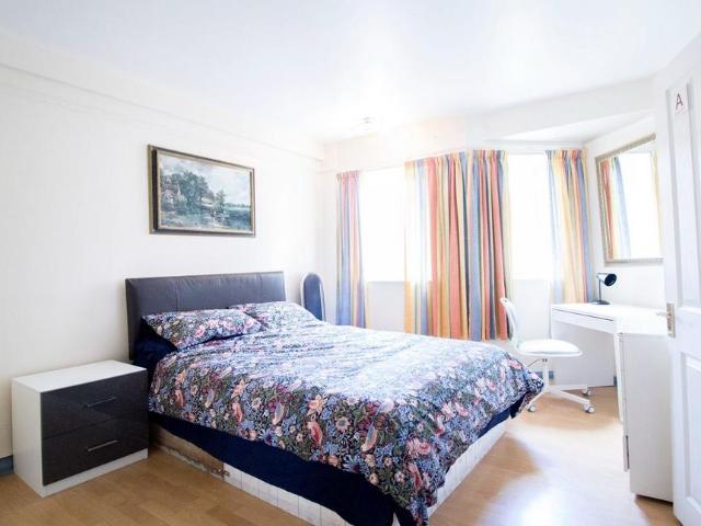 Flat for rent in West Kensington, Greater London